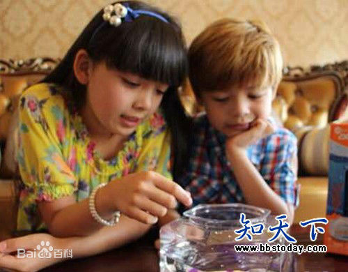 刘黛希(Daisy)与弟弟西蒙子性感图片图集