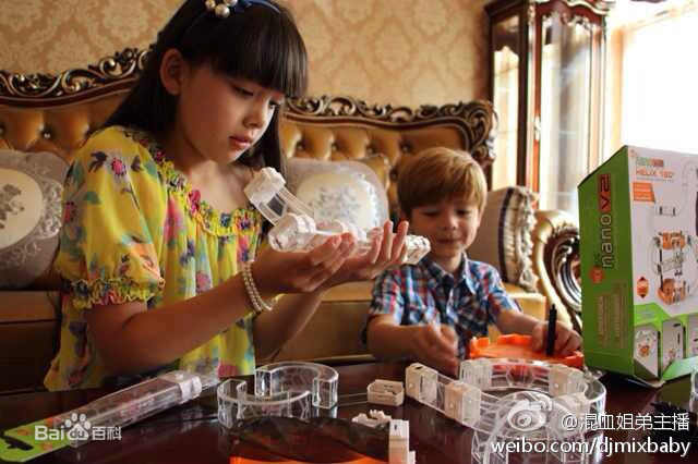 刘黛希(Daisy)与弟弟西蒙子性感图片图集