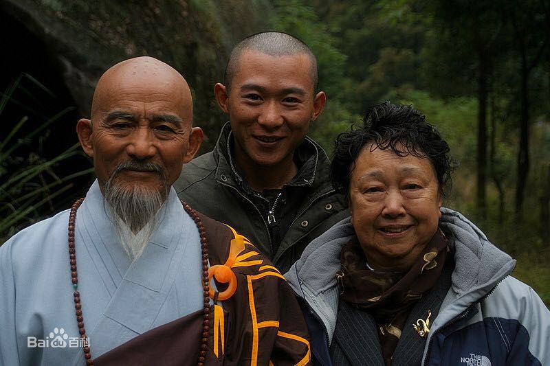 赵艺然导演现场工作照壁纸壁纸