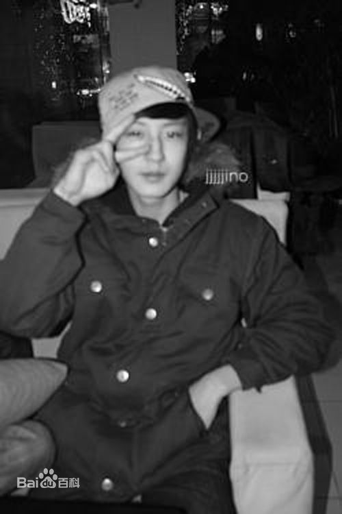 朴灿烈(（韩文名）、Park Chanyeol（官方艺名）)出道前照片图册