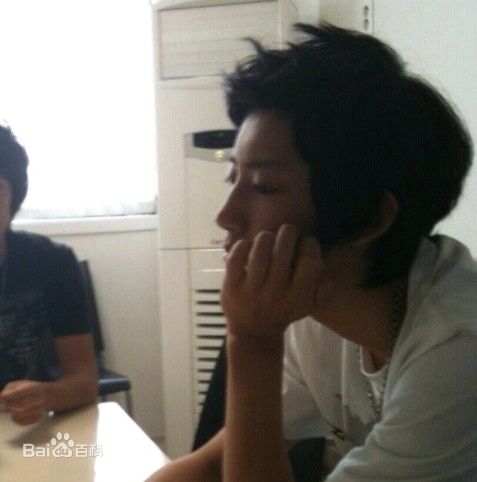 朴灿烈(（韩文名）、Park Chanyeol（官方艺名）)出道前照片图册