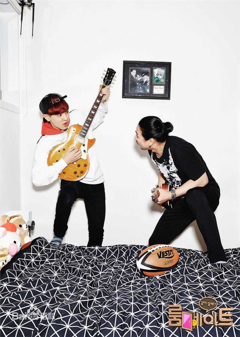 朴灿烈(（韩文名）、Park Chanyeol（官方艺名）)吉他照性感图片图集