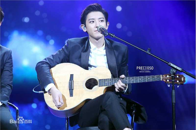 朴灿烈(（韩文名）、Park Chanyeol（官方艺名）)吉他照性感图片图集