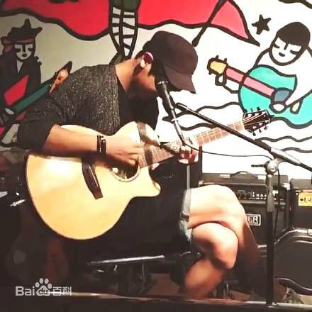 朴灿烈(（韩文名）、Park Chanyeol（官方艺名）)吉他照性感图片图集