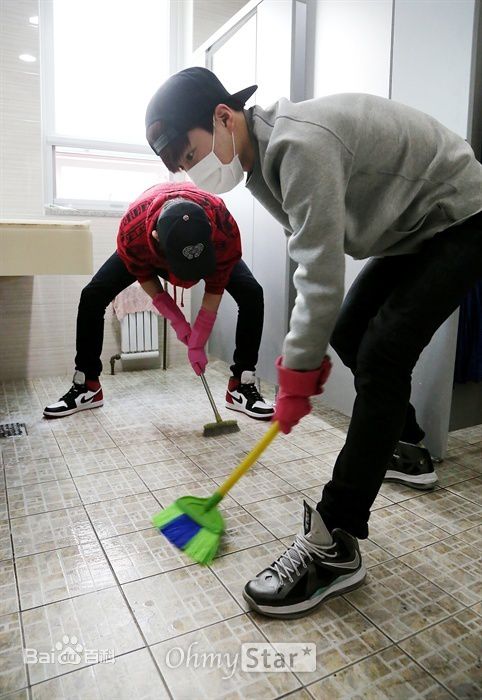 朴灿烈(（韩文名）、Park Chanyeol（官方艺名）)社会活动素颜照相册