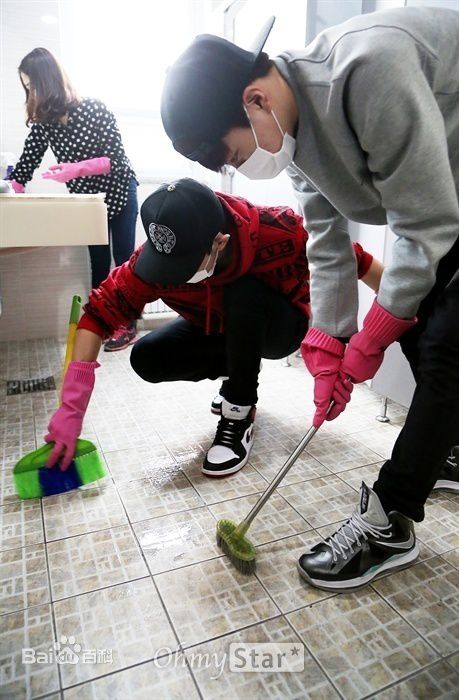 朴灿烈(（韩文名）、Park Chanyeol（官方艺名）)社会活动素颜照相册