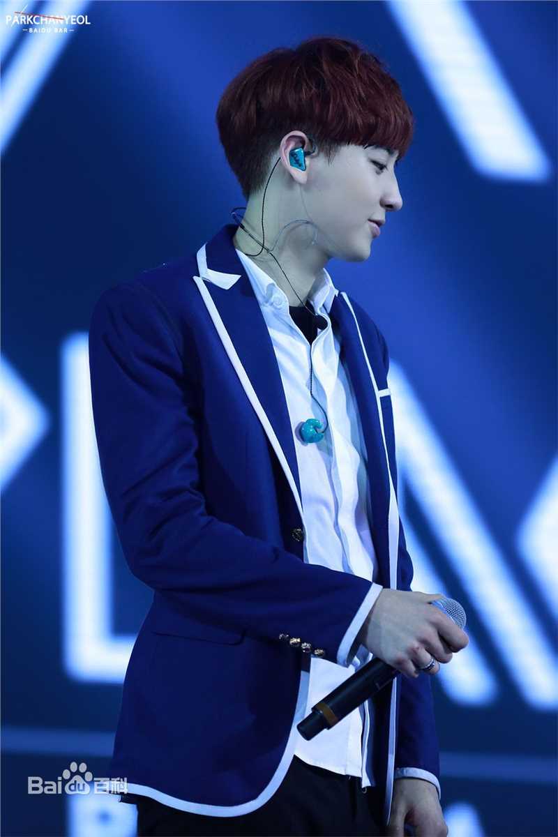 朴灿烈(（韩文名）、Park Chanyeol（官方艺名）)舞台照前后照片