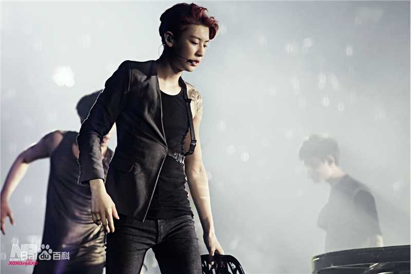 朴灿烈(（韩文名）、Park Chanyeol（官方艺名）)舞台照前后照片