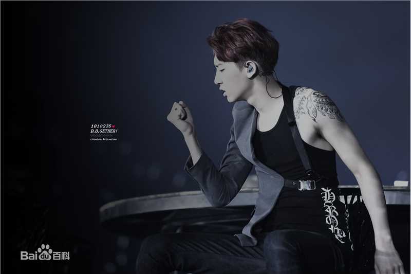 朴灿烈(（韩文名）、Park Chanyeol（官方艺名）)舞台照前后照片