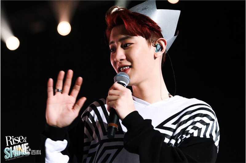 朴灿烈(（韩文名）、Park Chanyeol（官方艺名）)舞台照前后照片