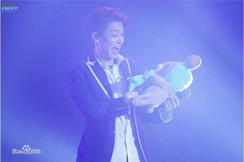 朴灿烈(（韩文名）、Park Chanyeol（官方艺名）)舞台照前后照片