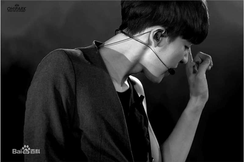 朴灿烈(（韩文名）、Park Chanyeol（官方艺名）)舞台照前后照片