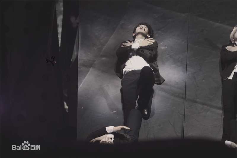 朴灿烈(（韩文名）、Park Chanyeol（官方艺名）)舞台照前后照片