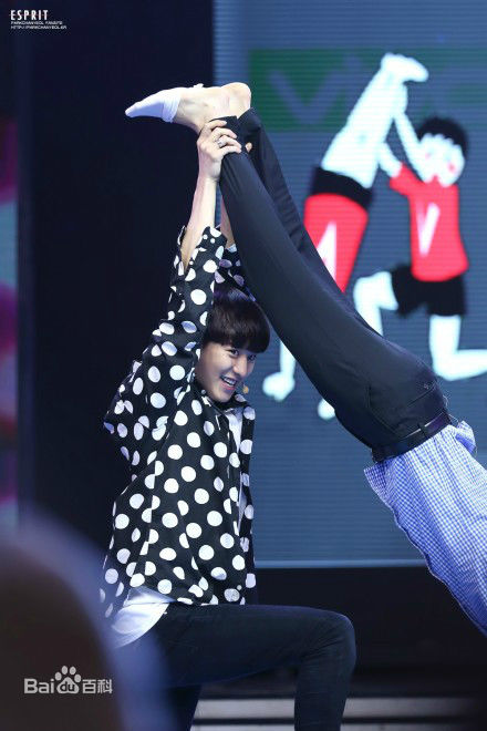 朴灿烈(（韩文名）、Park Chanyeol（官方艺名）)综艺节目性感图片图集