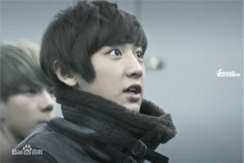 朴灿烈(（韩文名）、Park Chanyeol（官方艺名）)饭拍素颜照相册