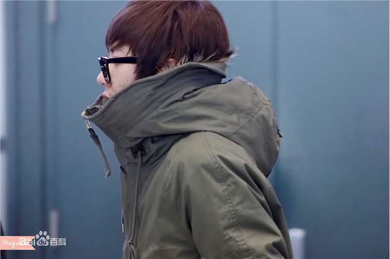 朴灿烈(（韩文名）、Park Chanyeol（官方艺名）)饭拍素颜照相册