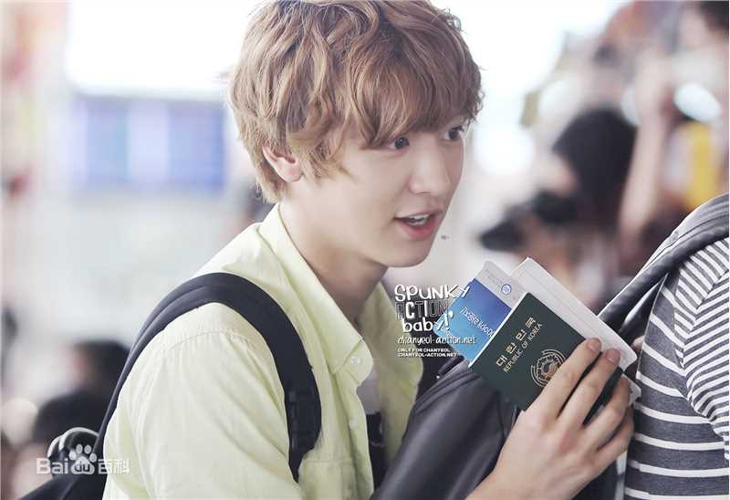 朴灿烈(（韩文名）、Park Chanyeol（官方艺名）)饭拍素颜照相册