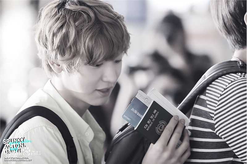 朴灿烈(（韩文名）、Park Chanyeol（官方艺名）)饭拍素颜照相册