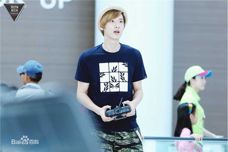 朴灿烈(（韩文名）、Park Chanyeol（官方艺名）)饭拍素颜照相册