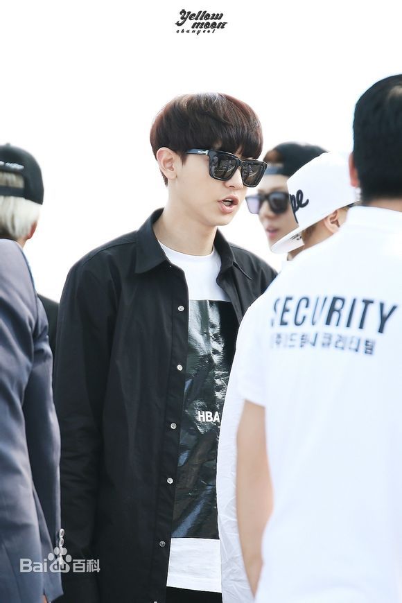 朴灿烈(（韩文名）、Park Chanyeol（官方艺名）)饭拍素颜照相册