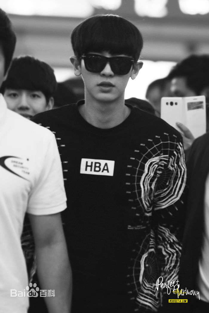 朴灿烈(（韩文名）、Park Chanyeol（官方艺名）)饭拍素颜照相册