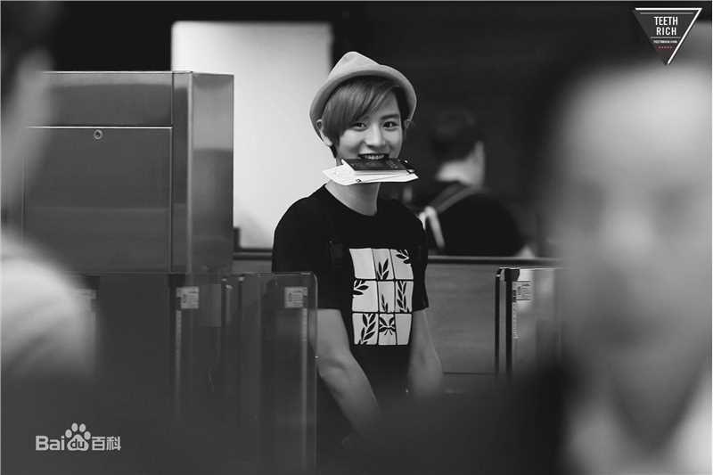 朴灿烈(（韩文名）、Park Chanyeol（官方艺名）)饭拍素颜照相册