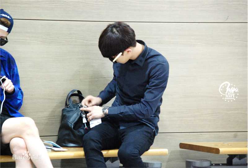 朴灿烈(（韩文名）、Park Chanyeol（官方艺名）)饭拍素颜照相册