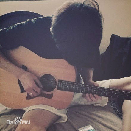 朴灿烈(（韩文名）、Park Chanyeol（官方艺名）)生活照素颜照相册