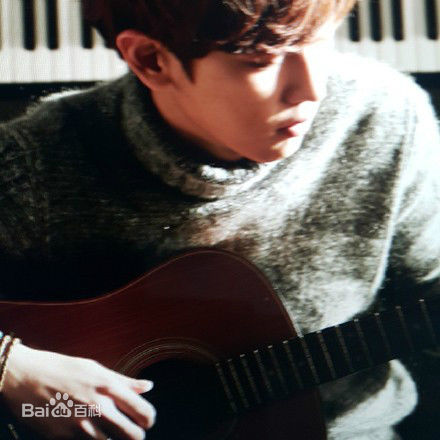 朴灿烈(（韩文名）、Park Chanyeol（官方艺名）)生活照素颜照相册