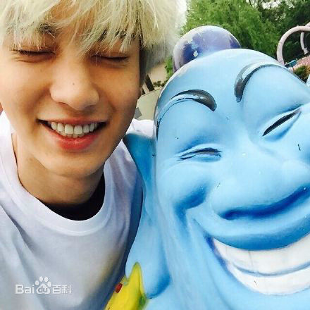 朴灿烈(（韩文名）、Park Chanyeol（官方艺名）)生活照素颜照相册