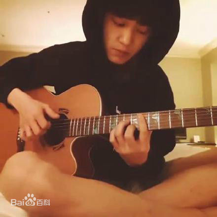 朴灿烈(（韩文名）、Park Chanyeol（官方艺名）)生活照素颜照相册