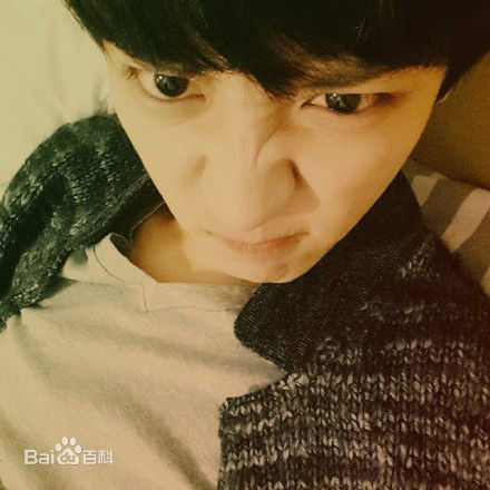 朴灿烈(（韩文名）、Park Chanyeol（官方艺名）)生活照素颜照相册