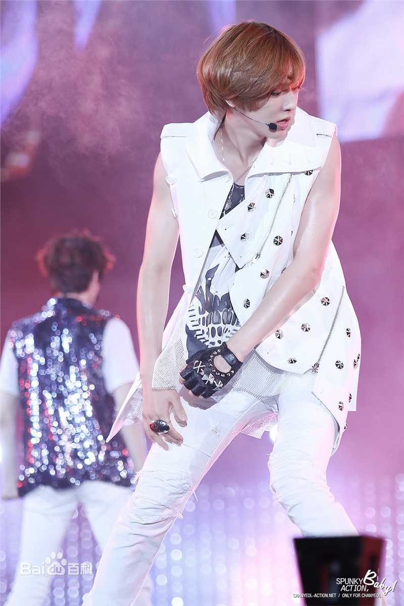 朴灿烈(（韩文名）、Park Chanyeol（官方艺名）)前后照片