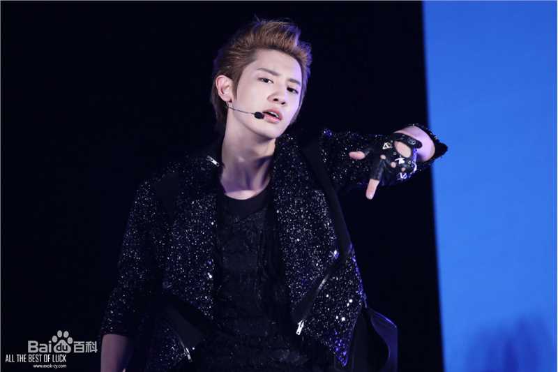 朴灿烈(（韩文名）、Park Chanyeol（官方艺名）)前后照片