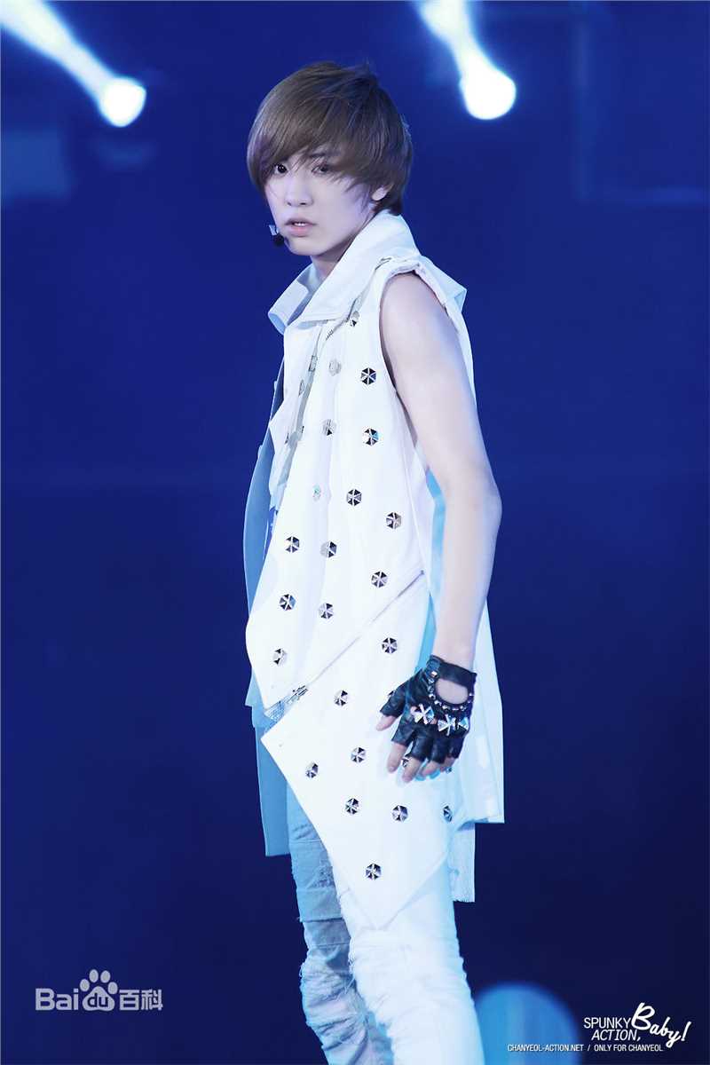 朴灿烈(（韩文名）、Park Chanyeol（官方艺名）)前后照片