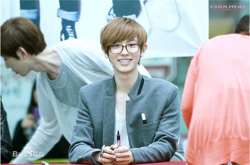 朴灿烈(（韩文名）、Park Chanyeol（官方艺名）)前后照片