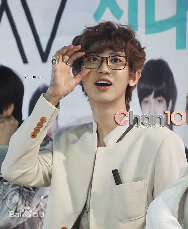 朴灿烈(（韩文名）、Park Chanyeol（官方艺名）)前后照片