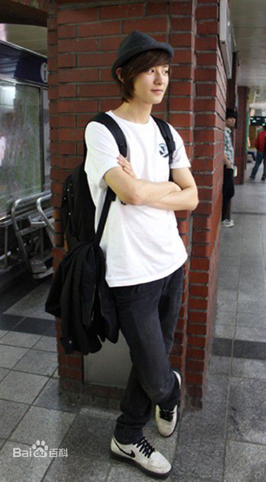 朴灿烈(（韩文名）、Park Chanyeol（官方艺名）)前后照片