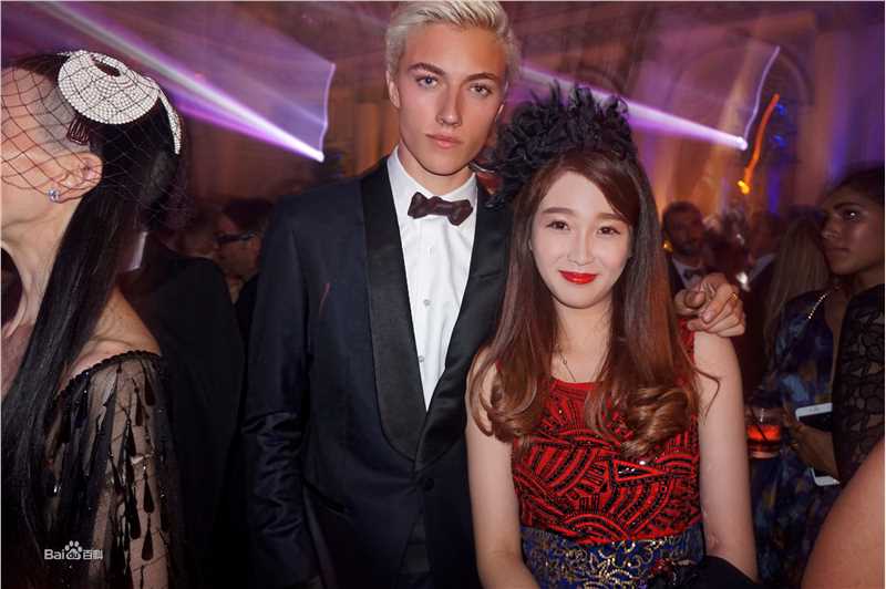 虞书欣(Esther)时尚活动素颜照相册