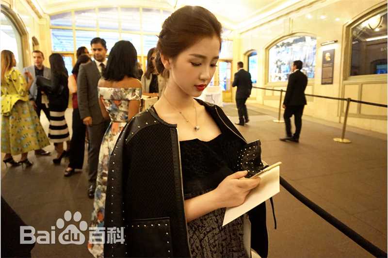 虞书欣(Esther)时尚活动素颜照相册