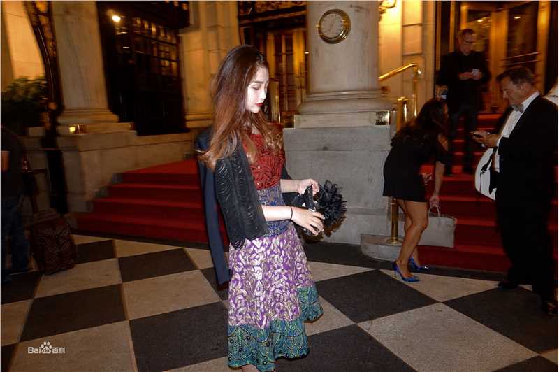 虞书欣(Esther)时尚活动素颜照相册