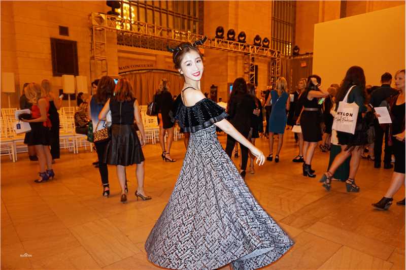 虞书欣(Esther)时尚活动素颜照相册