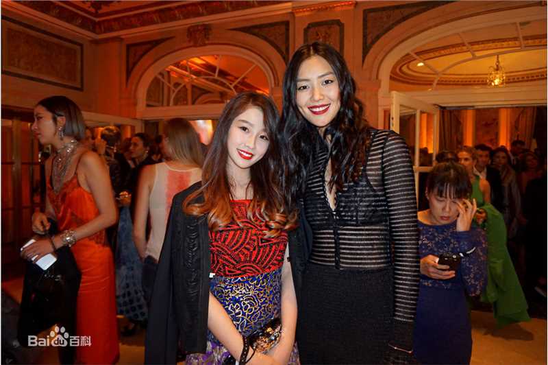 虞书欣(Esther)时尚活动素颜照相册