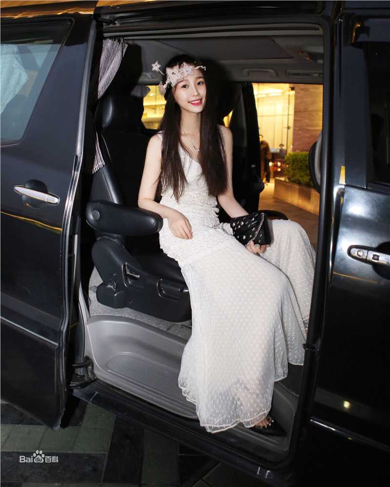 虞书欣(Esther)时尚活动素颜照相册