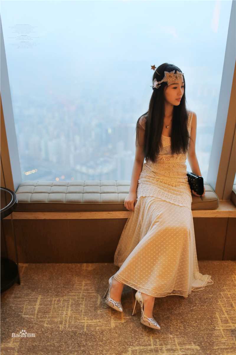 虞书欣(Esther)时尚活动素颜照相册