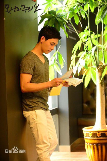 最新崔泰俊(Choi Tae Joon)在《丑八怪警报》（2013）中的图集