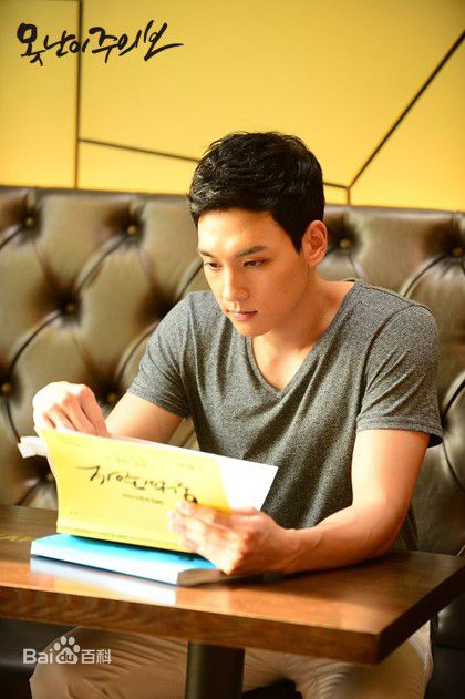 最新崔泰俊(Choi Tae Joon)在《丑八怪警报》（2013）中的图集