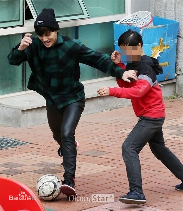 金钟仁(KAI（官方艺名）， ， （韩文名），Kim Jong In)社会活动图片图集