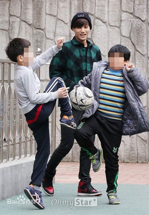 金钟仁(KAI（官方艺名）， ， （韩文名），Kim Jong In)社会活动图片图集