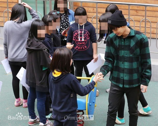 金钟仁(KAI（官方艺名）， ， （韩文名），Kim Jong In)社会活动图片图集